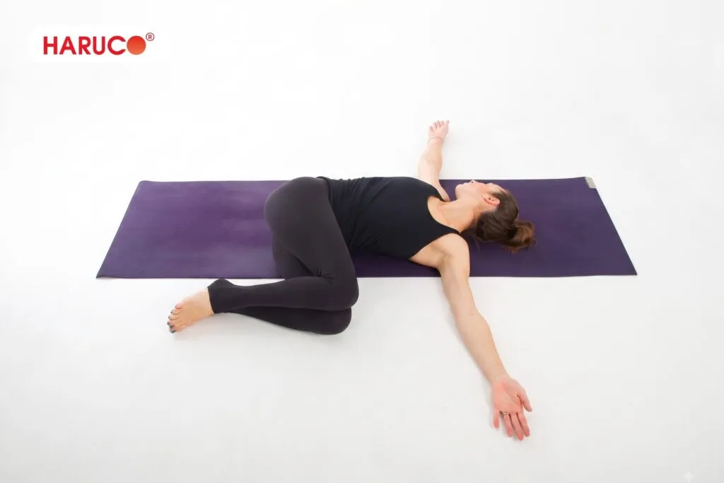 bài tập kéo giãn cột sống lưng xoay vùng thắt lưng dưới