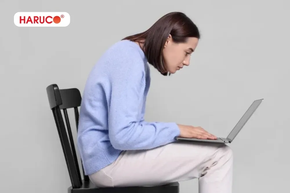 cách ngồi không bị gù lưng