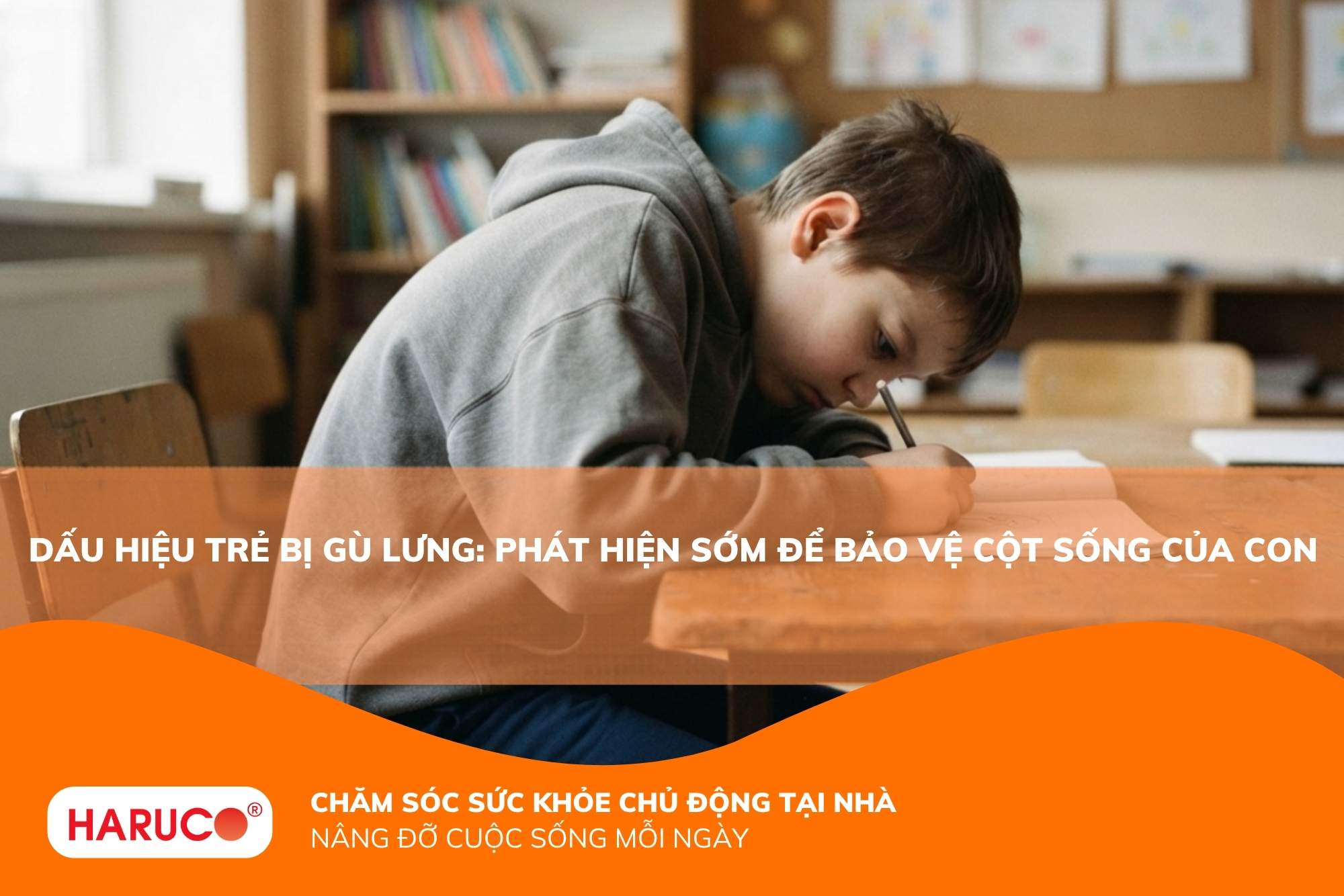 Dấu hiệu trẻ bị gù lưng cha mẹ không nên bỏ qua