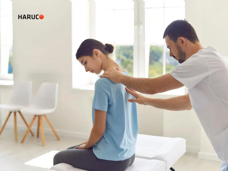 Có nên đeo đai chống gù lưng khi ngủ không