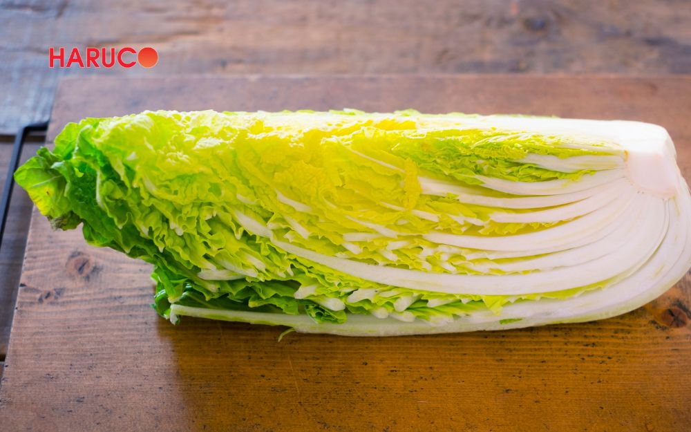100g cải thảo tươi sống chỉ chứa khoảng 12 - 16 calo