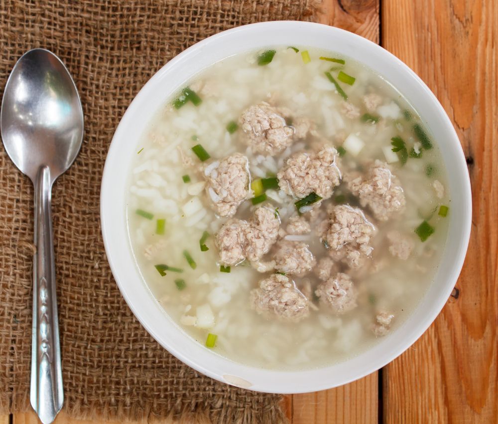 Người cần hạn chế chất đạm không nên ăn cháo thịt bằm