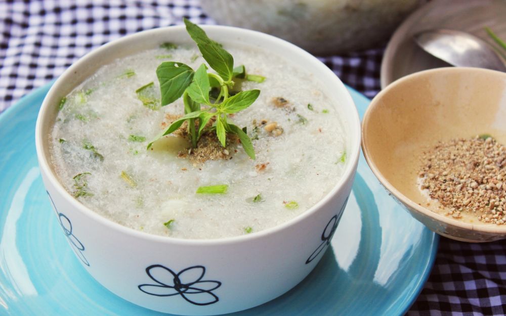 Không ăn cháo thịt bằm vào ban đêm để hạn chế tăng cân