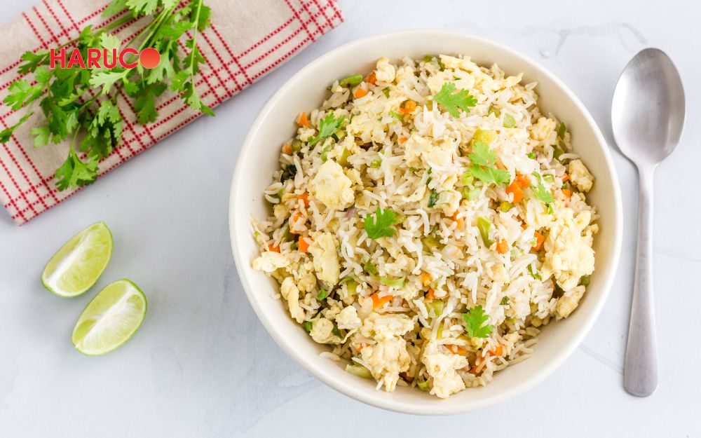 Cơm rang rau củ và ức gà healthy
