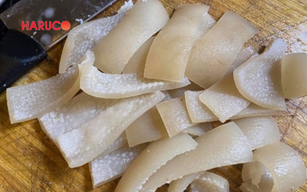 100g da heo luộc có chứa khoảng 540 - 544 calo