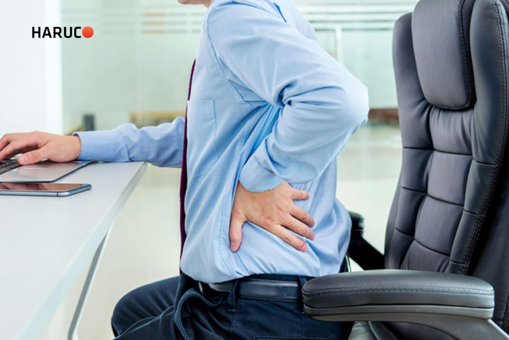 Ngồi lâu có thể khiến máu lưu thông kém tạm thời, dẫn đến cảm giác tê bì đầu ngón tay ngón chân