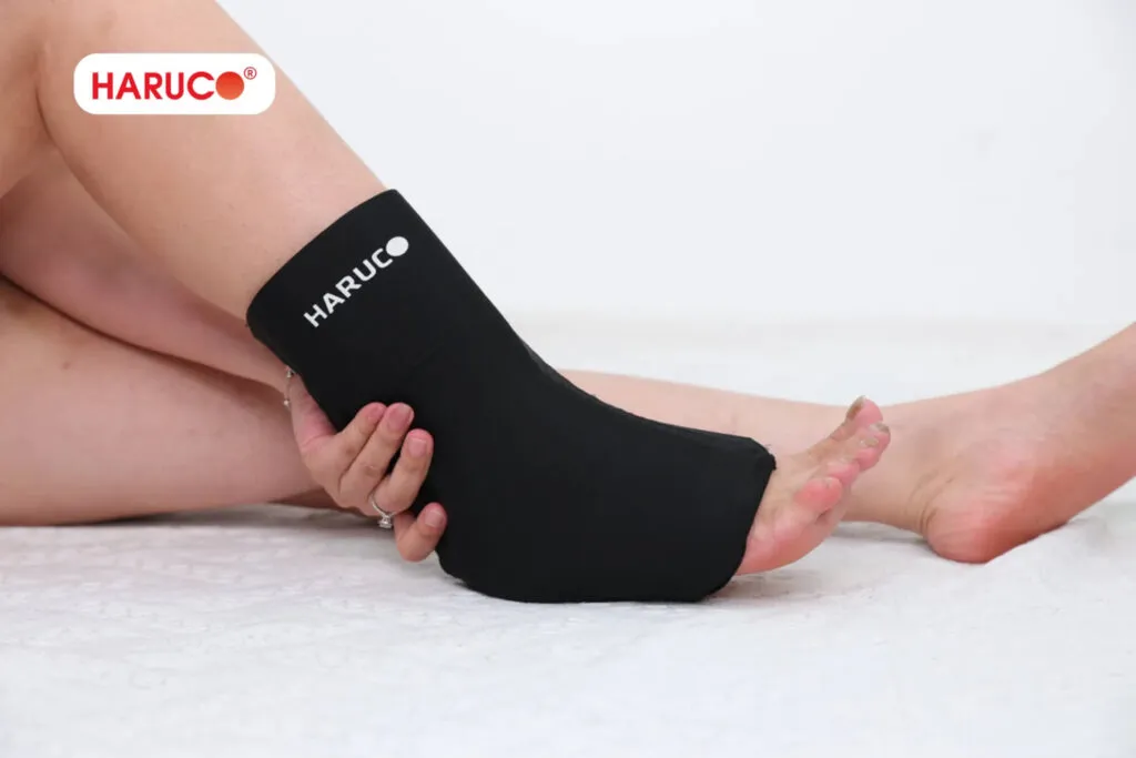 bong gân có nên đắp gừng hay dùng Đai cổ chân gel chườm nóng lạnh haruco