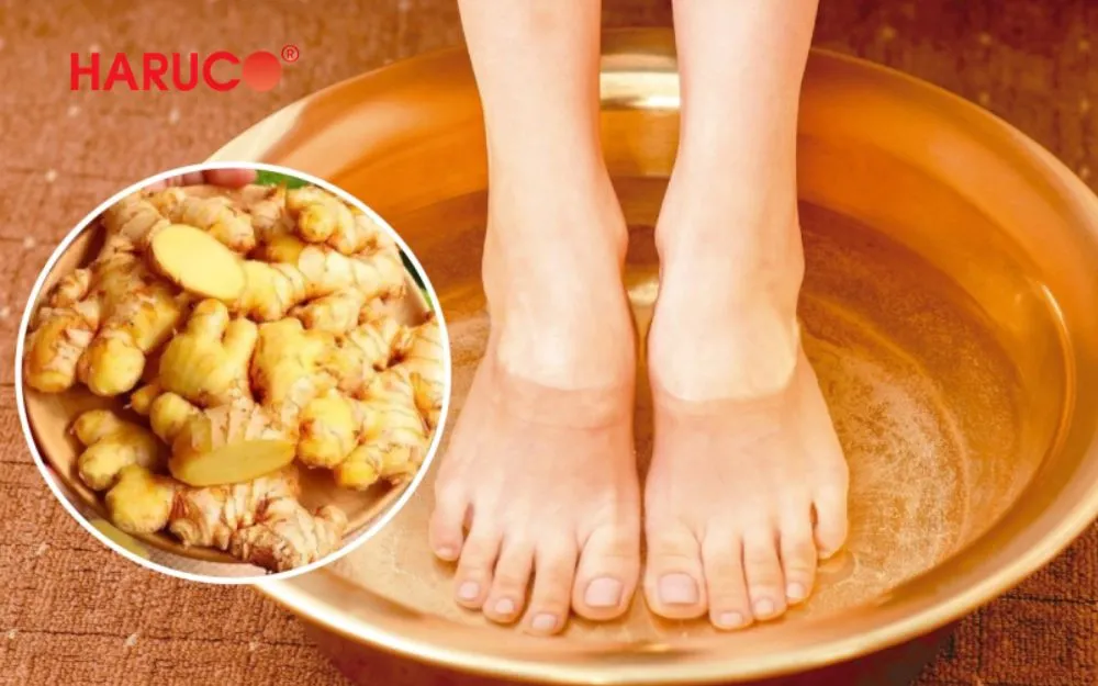 Ngâm chân nước nóng với gừng giúp giữ ấm cơ thể