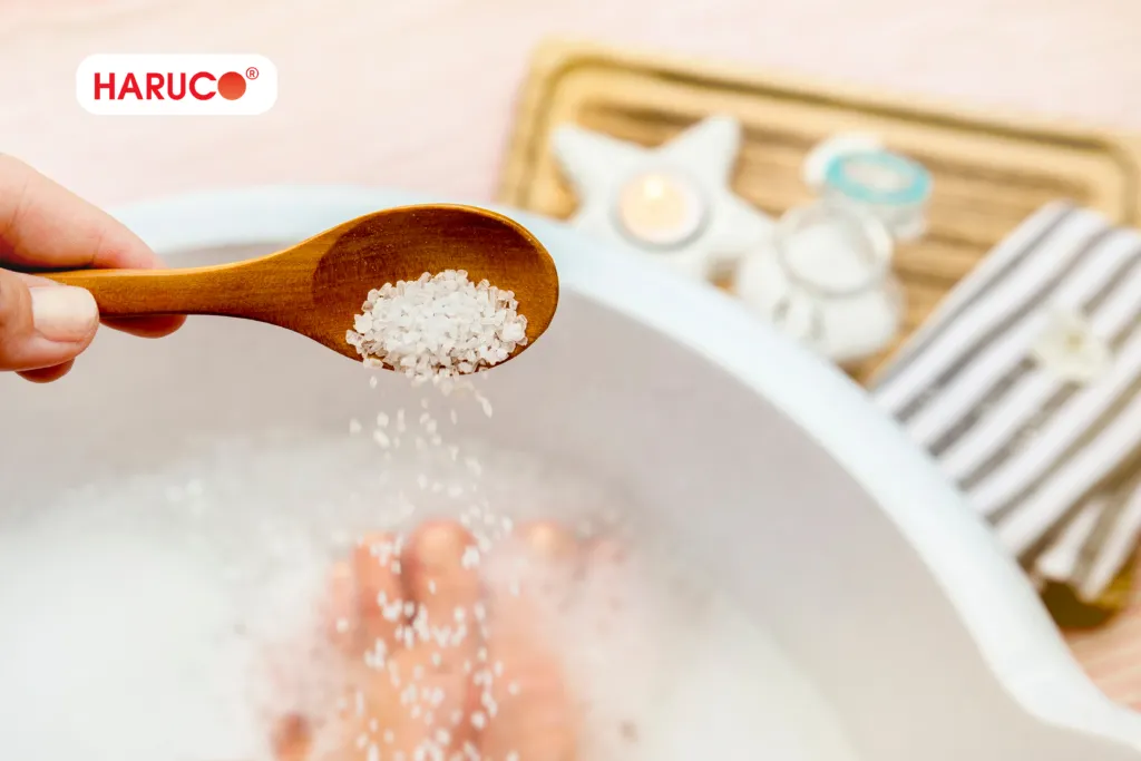 Muối ngâm chân thảo dược: Công dụng và cách dùng hiệu quả