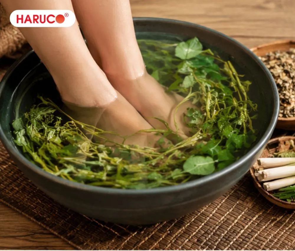 Người hay bị lạnh tay chân nên thực hiện ngâm chân nước nóng