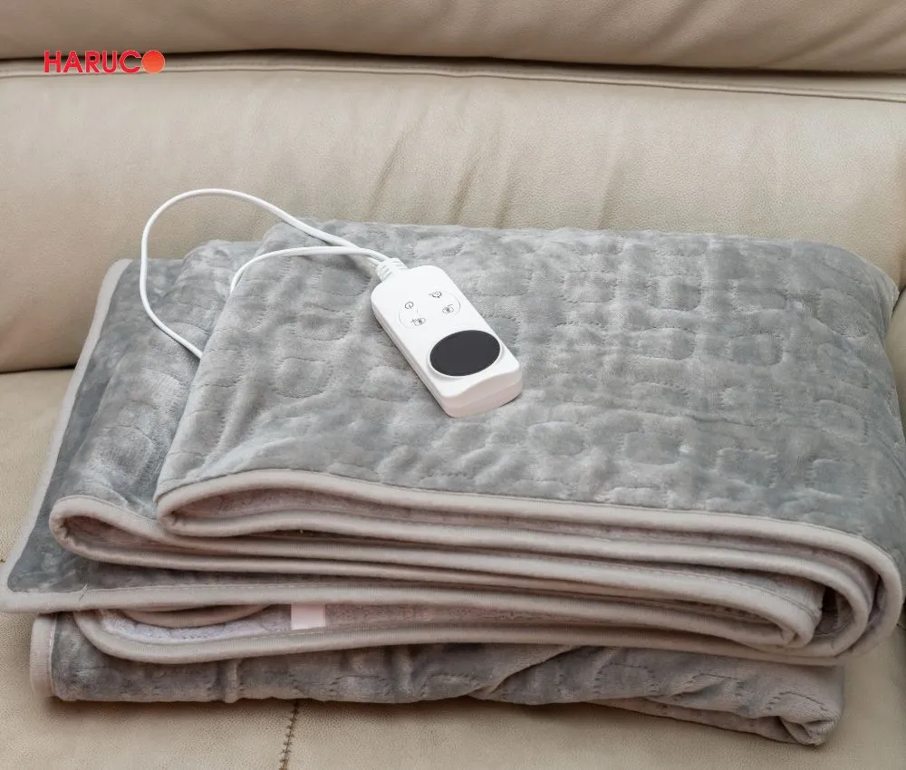 Chăn điện tặng bà vào mùa đông giúp bà giữ ấm cơ thể