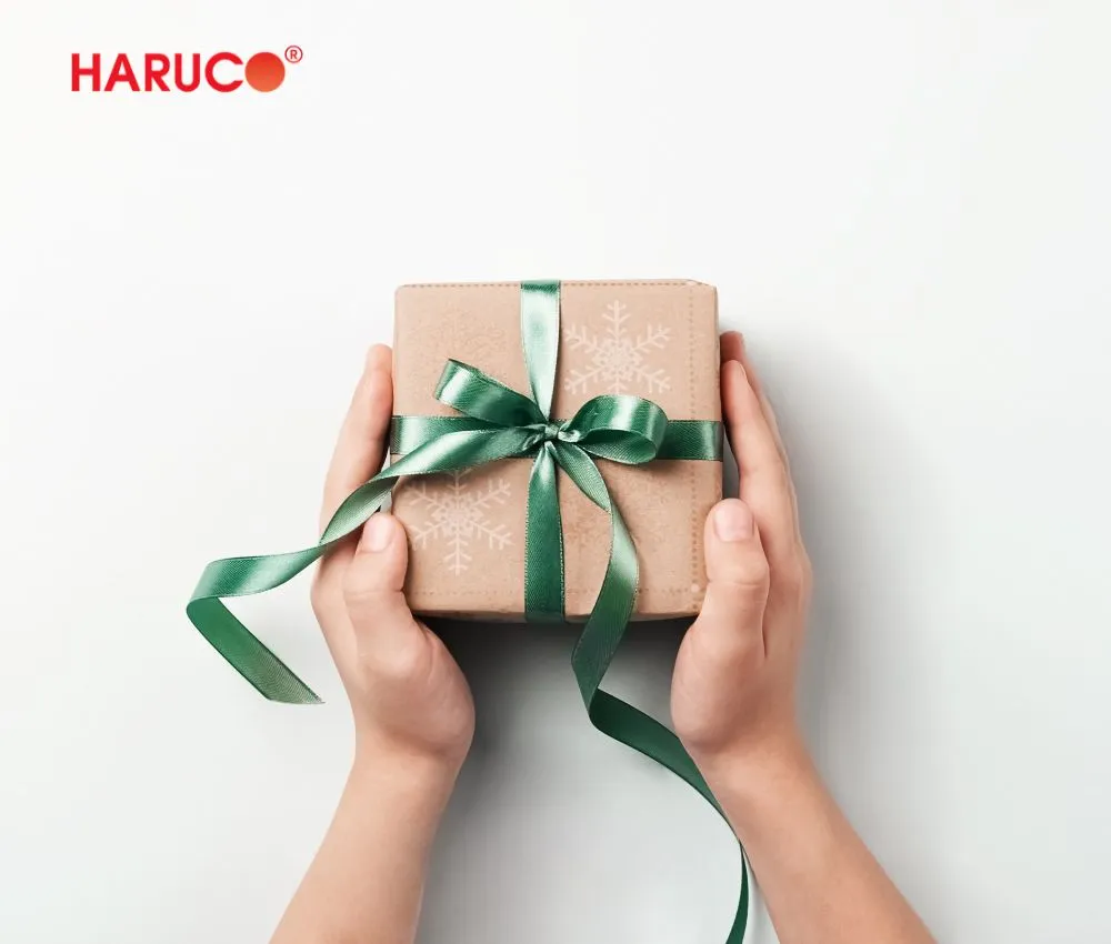 Đảm bảo quà được gói ghém cẩn thận, vuông vắn