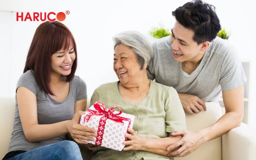 Mua quà cho mẹ người yêu lần đầu ra mắt