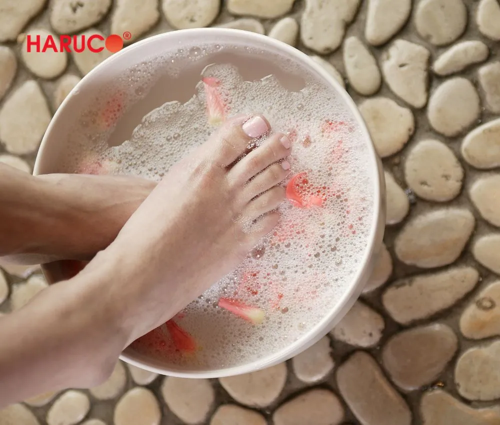 Nước ngâm nên ngập qua mắt cá chân khoảng 2-3 cm