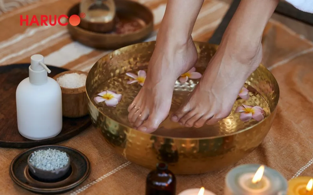 Đối với người thường xuyên mất ngủ, căng thẳng nên thực hiện ngâm chân đều đặn mỗi tối
