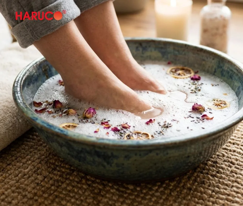 Thời điểm tốt nhất để ngâm chân là buổi tối trước khi đi ngủ khoảng 30 phút đến 1 tiếng