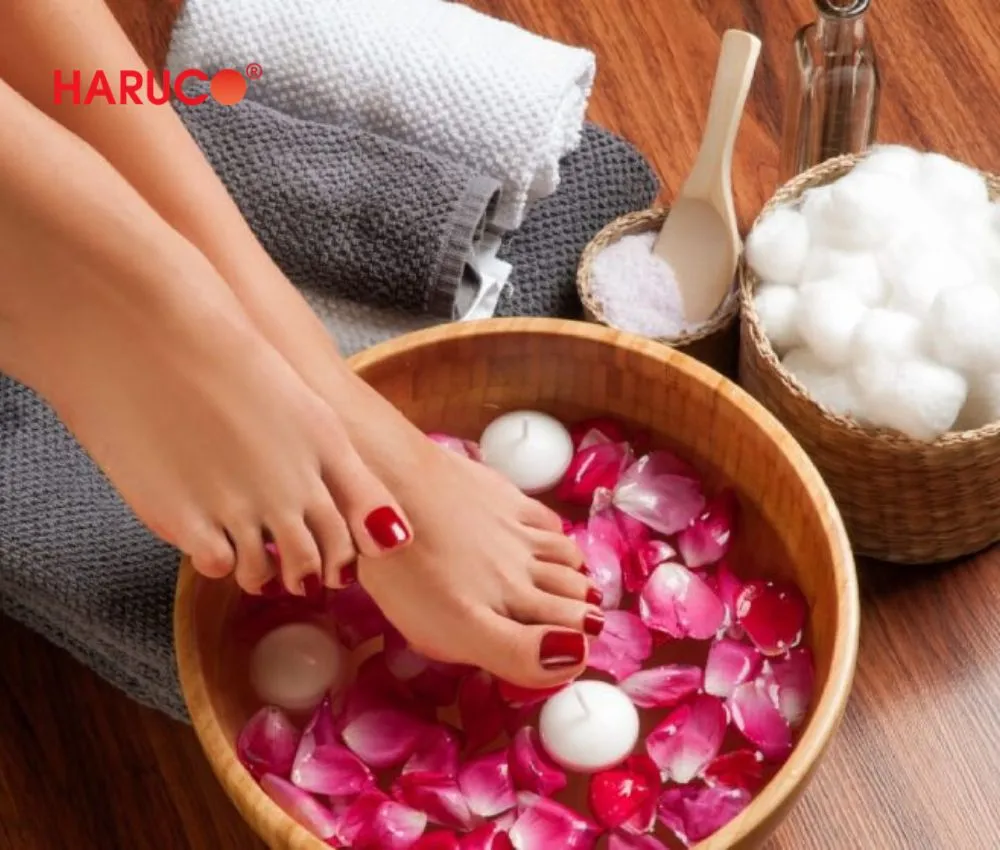 Ngâm chân nước nóng trước khi đi ngủ giúp giảm căng thẳng