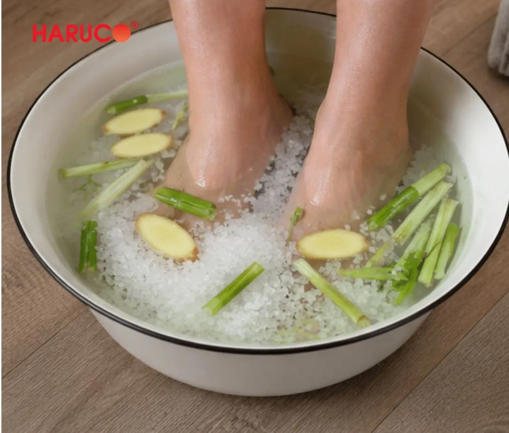 Ngâm chân với sả giúp giảm mùi hôi chân