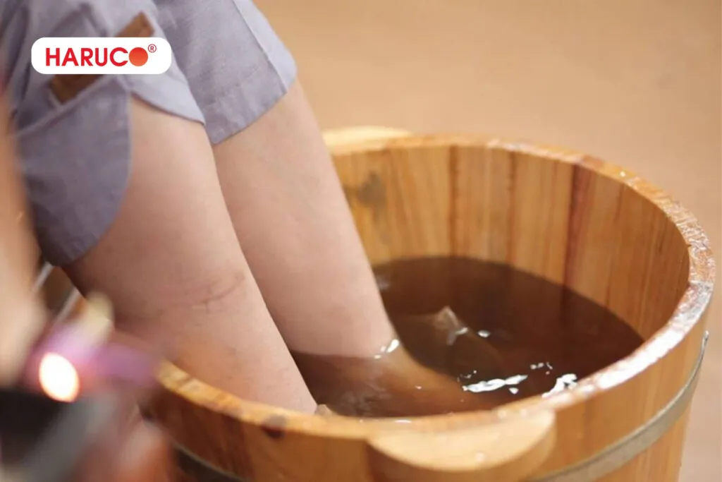 Ngâm chân thảo dược đúng cách giúp thư giãn hiệu quả hơn