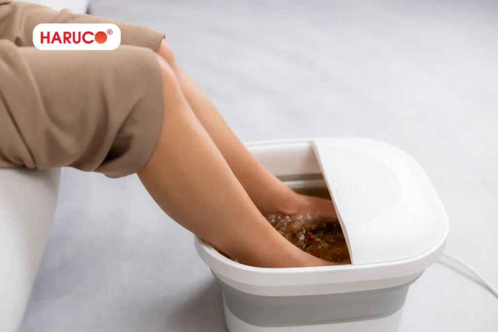 ngâm chân thảo dược tại nhà mang lại nhiều lợi ích cả về thể chất lẫn tinh thần