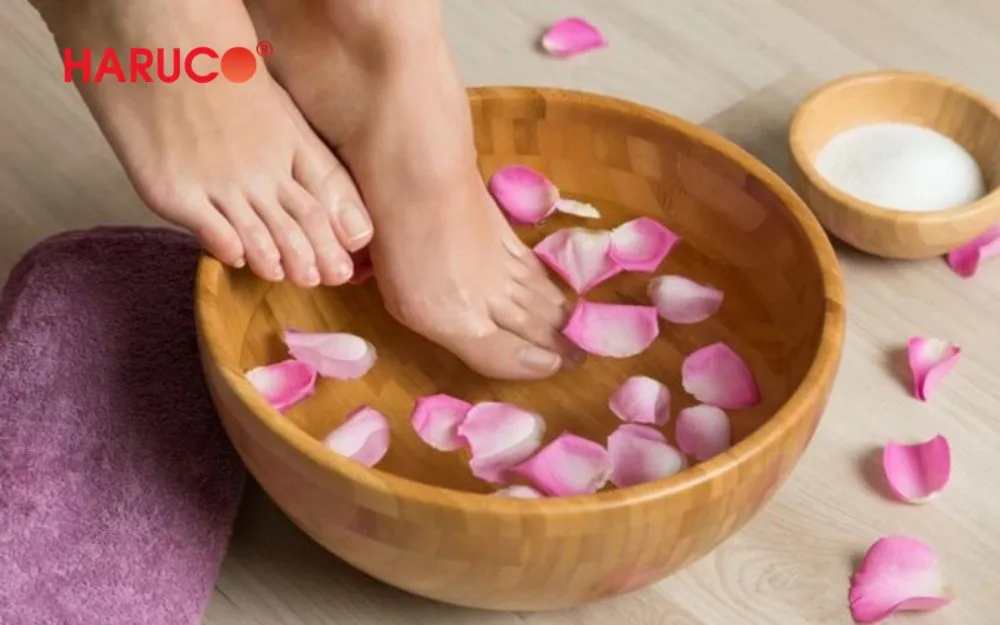 Lần đầu tiên ngâm chân nên quan sát phản ứng của cơ thể