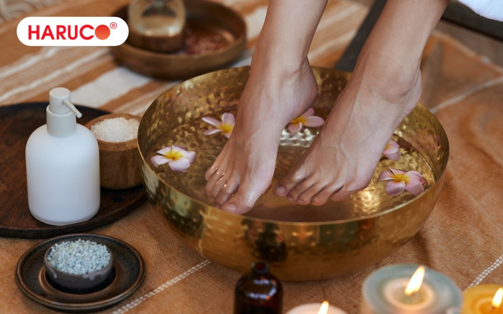 Ngâm chân sai cách có thể gây giãn mạch quá mức