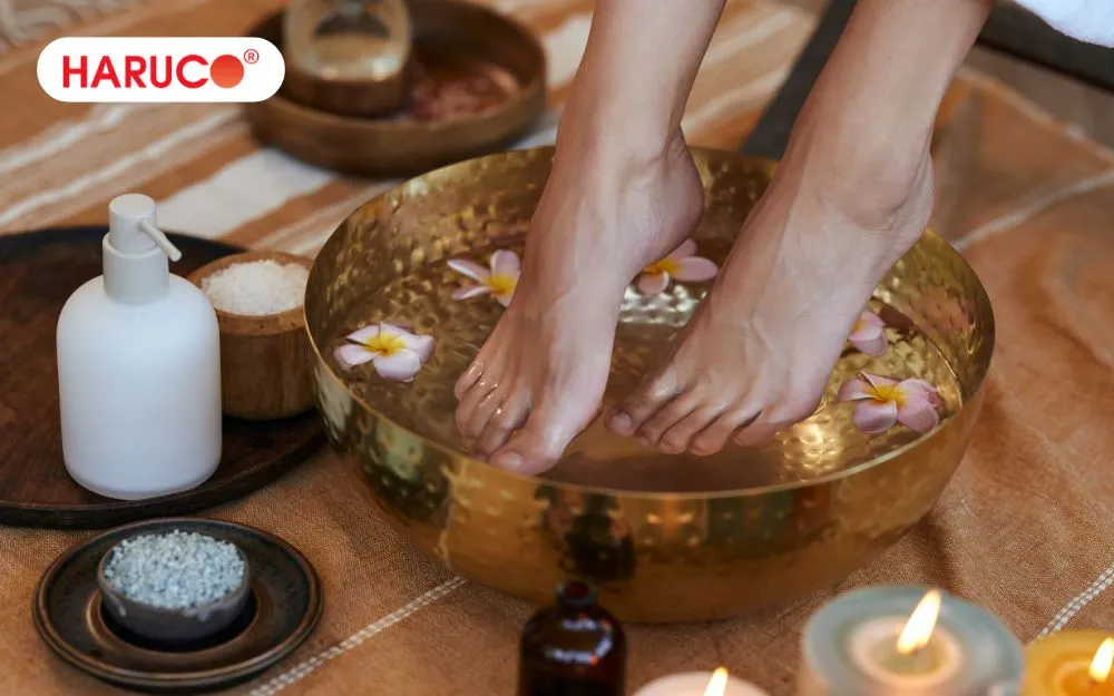 Ngâm chân sai cách có thể gây giãn mạch quá mức