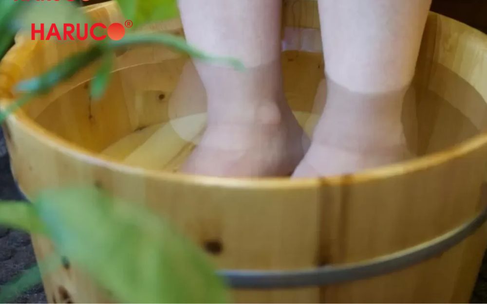 Nên ngâm chân trước khi đi ngủ khoảng 30 phút