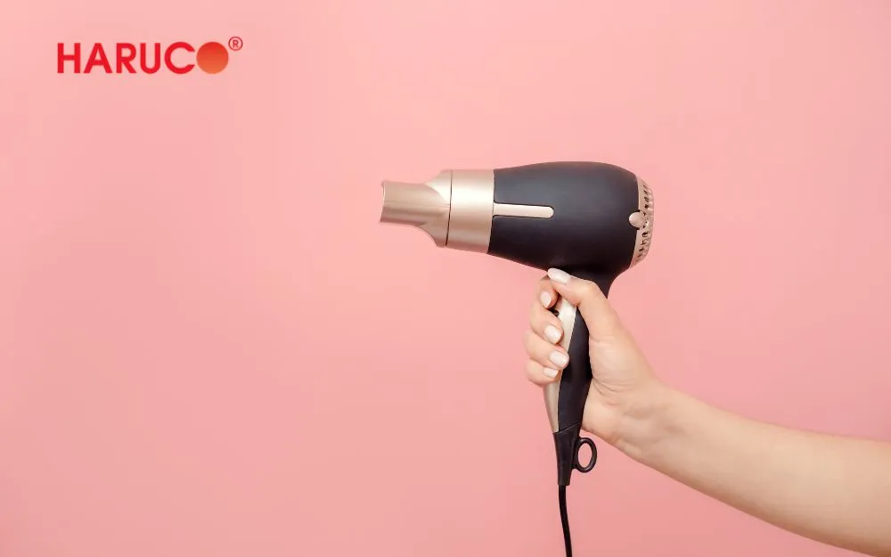 Máy sấy tóc là món quà sinh nhật cho mẹ 40 tuổi rẻ, thiết thực