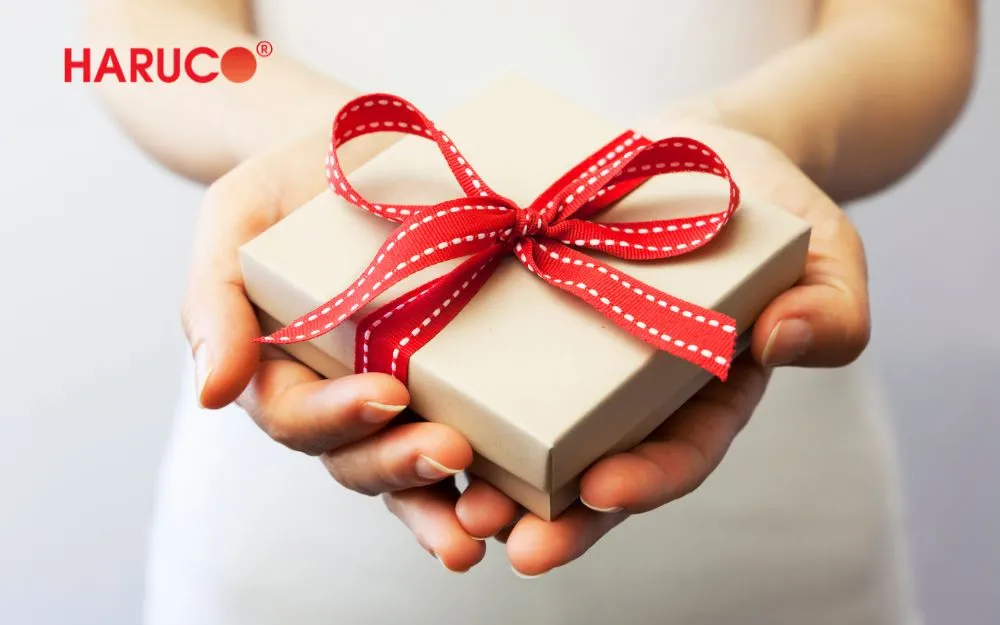 Không nên tặng những món quà không phù hợp với độ tuổi