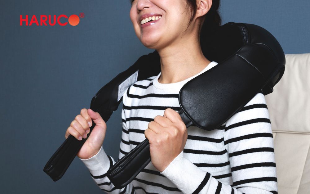 Gối massage sẽ hỗ trợ giảm đau, thư giãn cơ