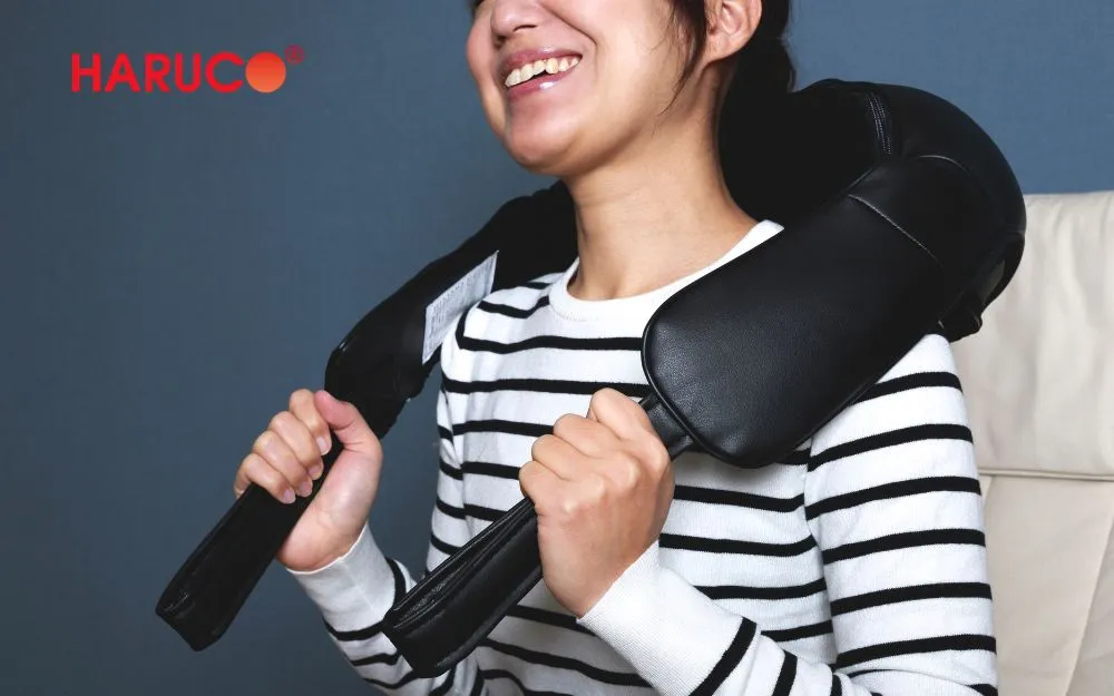 Gối massage sẽ hỗ trợ giảm đau, thư giãn cơ
