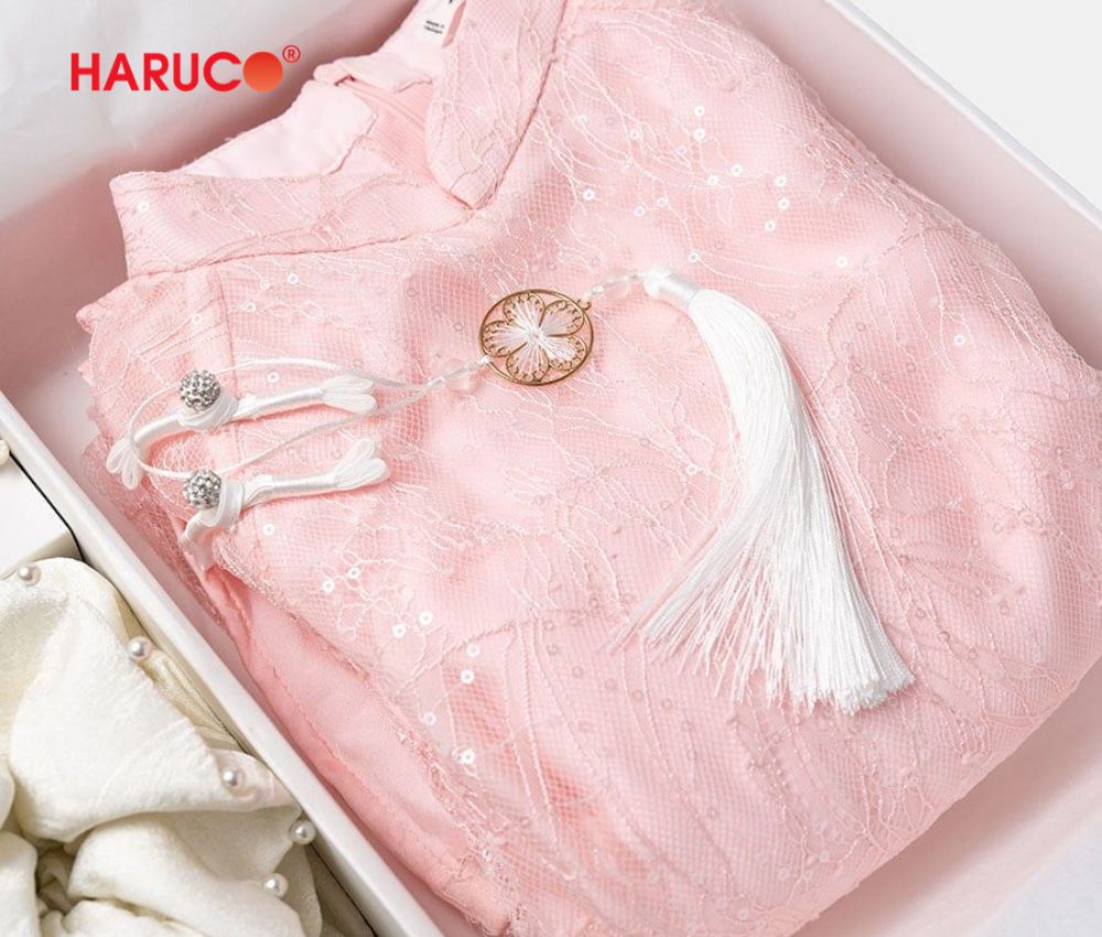 Tặng mẹ chồng Hàn Quốc áo dài cách tân