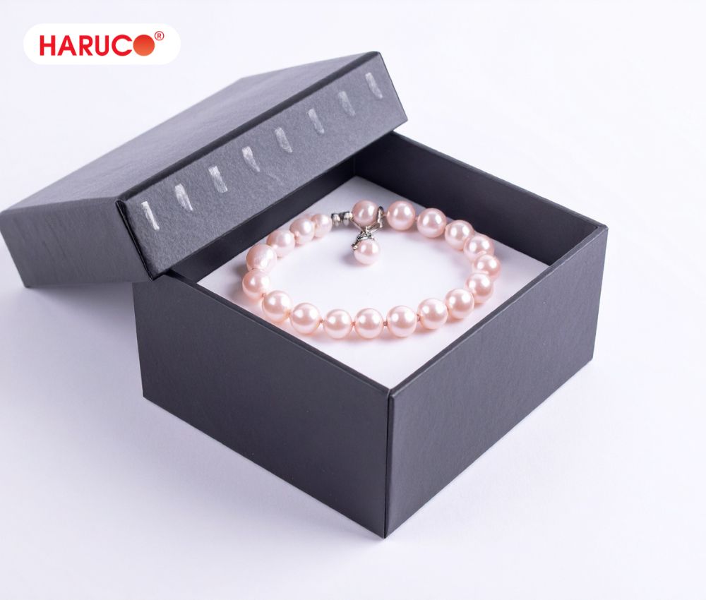 Một chuỗi vòng ngọc trai là món quà mừng thọ bà sang trọng