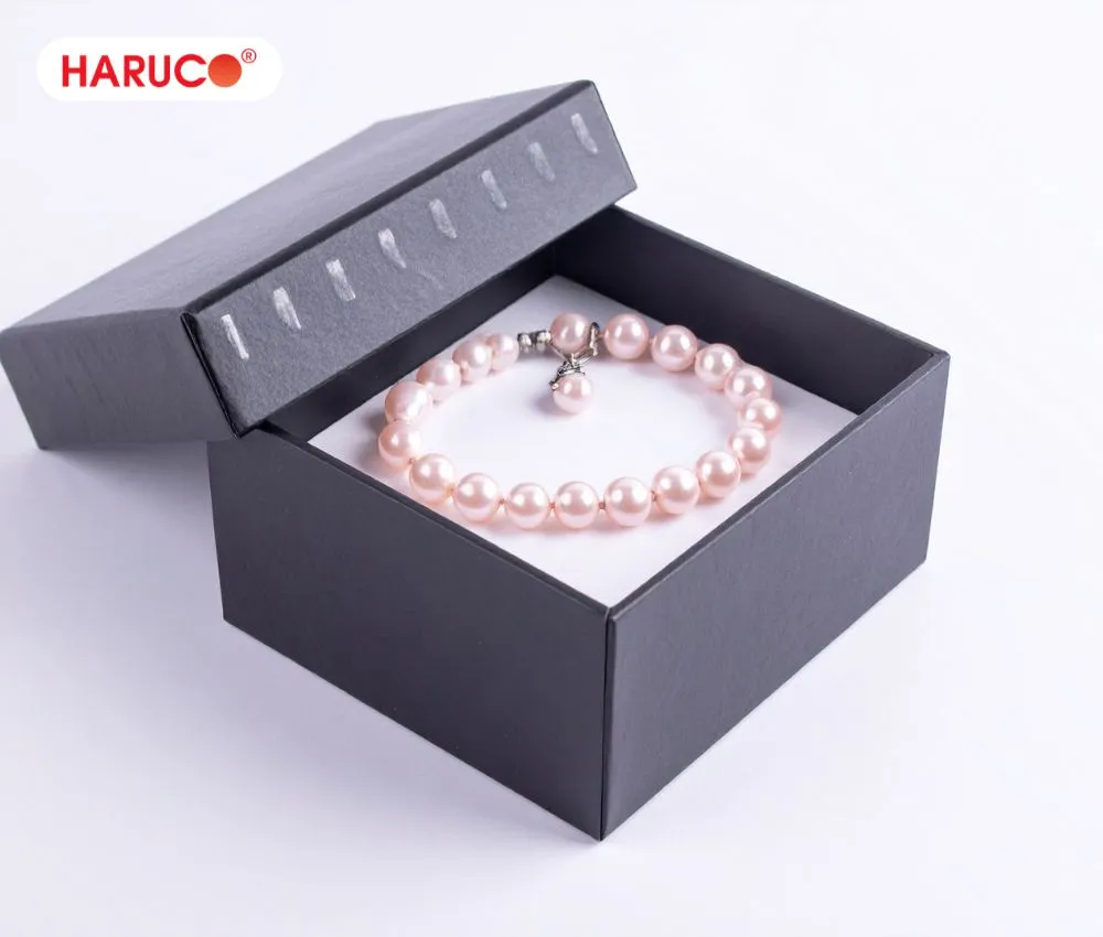 Một chuỗi vòng ngọc trai là món quà mừng thọ bà sang trọng