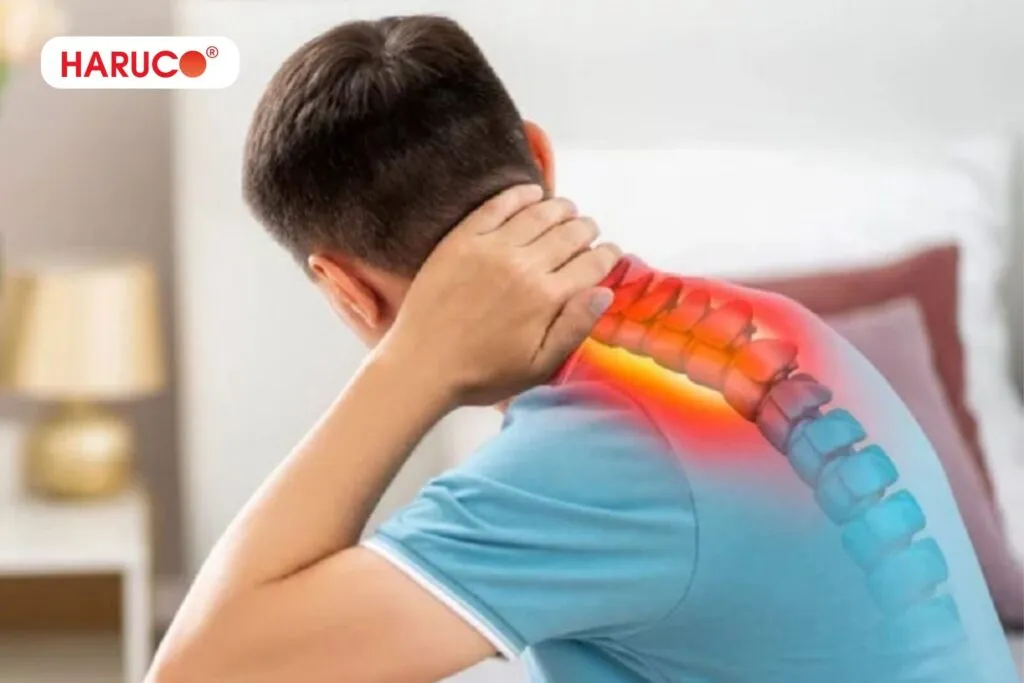 Tê bì ngón chân ngón tay có thể liên quan đến dây thần kinh bị chèn ép, thường gặp ở vùng cổ, vai hoặc tay chân