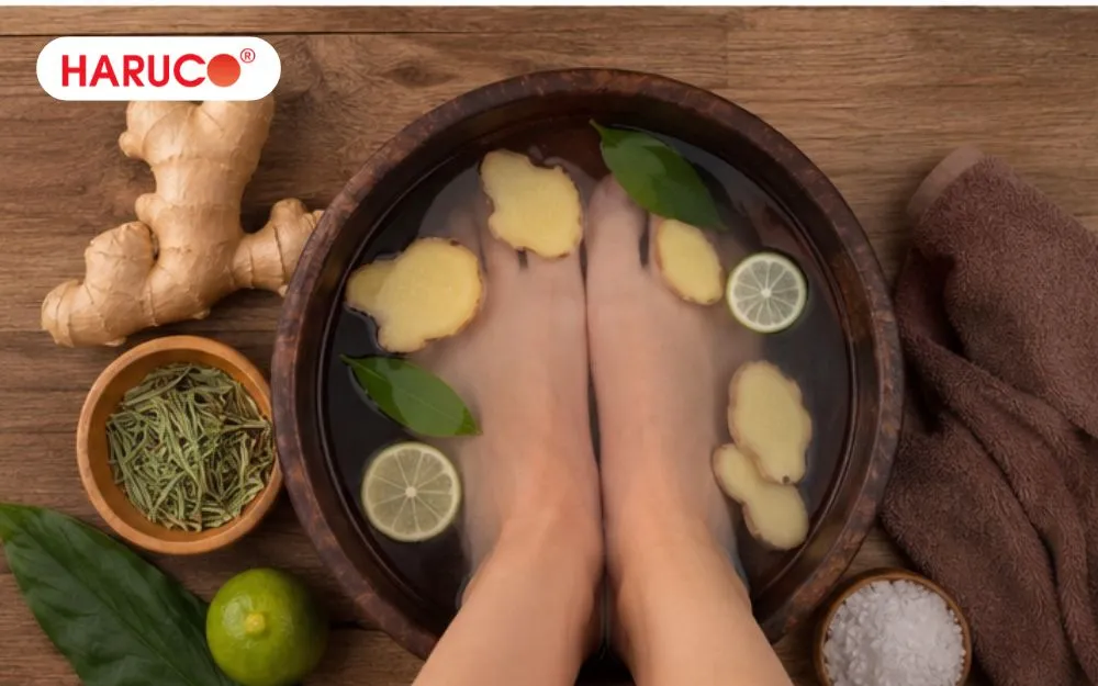 Ngâm chân buổi tối hỗ trợ nâng cao sức khỏe tổng thể