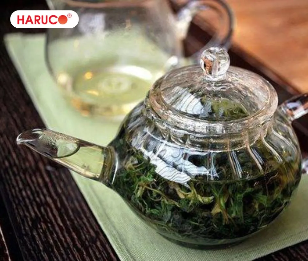Trà ngải cứu giúp giảm đau bụng kinh rõ rệt