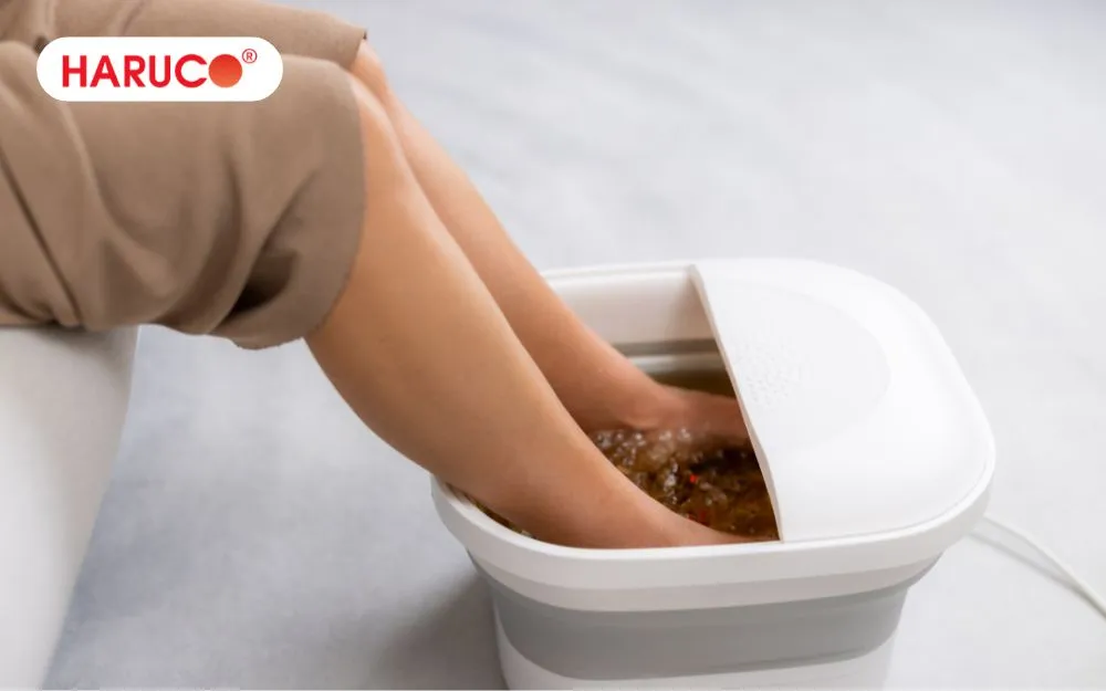 Ngâm chân là một phương pháp hỗ trợ giảm đau và cải thiện triệu chứng gút tốt