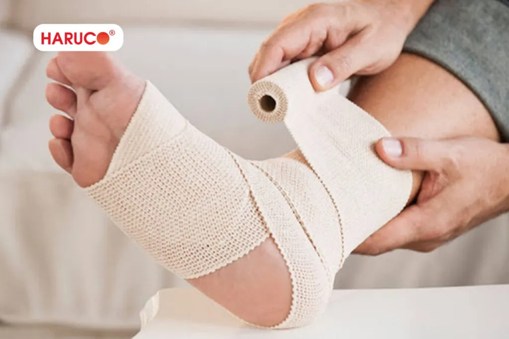 Những lưu ý quan trọng và rủi ro cần tránh khi bong gân đắp muối