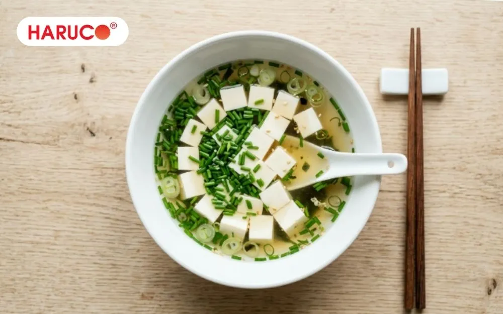 Người bị tiêu chảy hoặc rối loạn tiêu hóa không nên ăn canh hẹ đậu hũ
