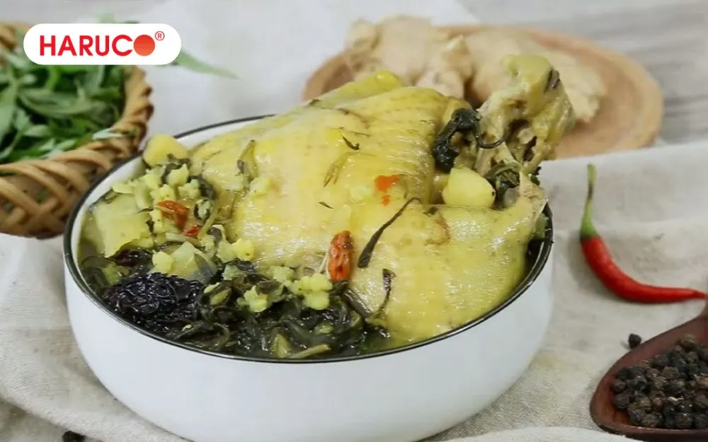 Canh ngải cứu hầm gà được coi là bài thuốc đại bổ