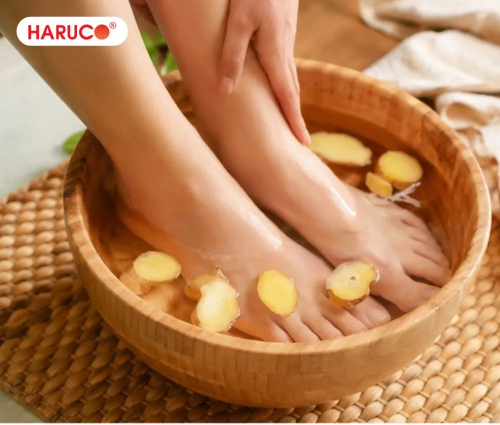 Ngâm chân buổi sáng với gừng tươi giúp giữ ấm cơ thể, tán hàn