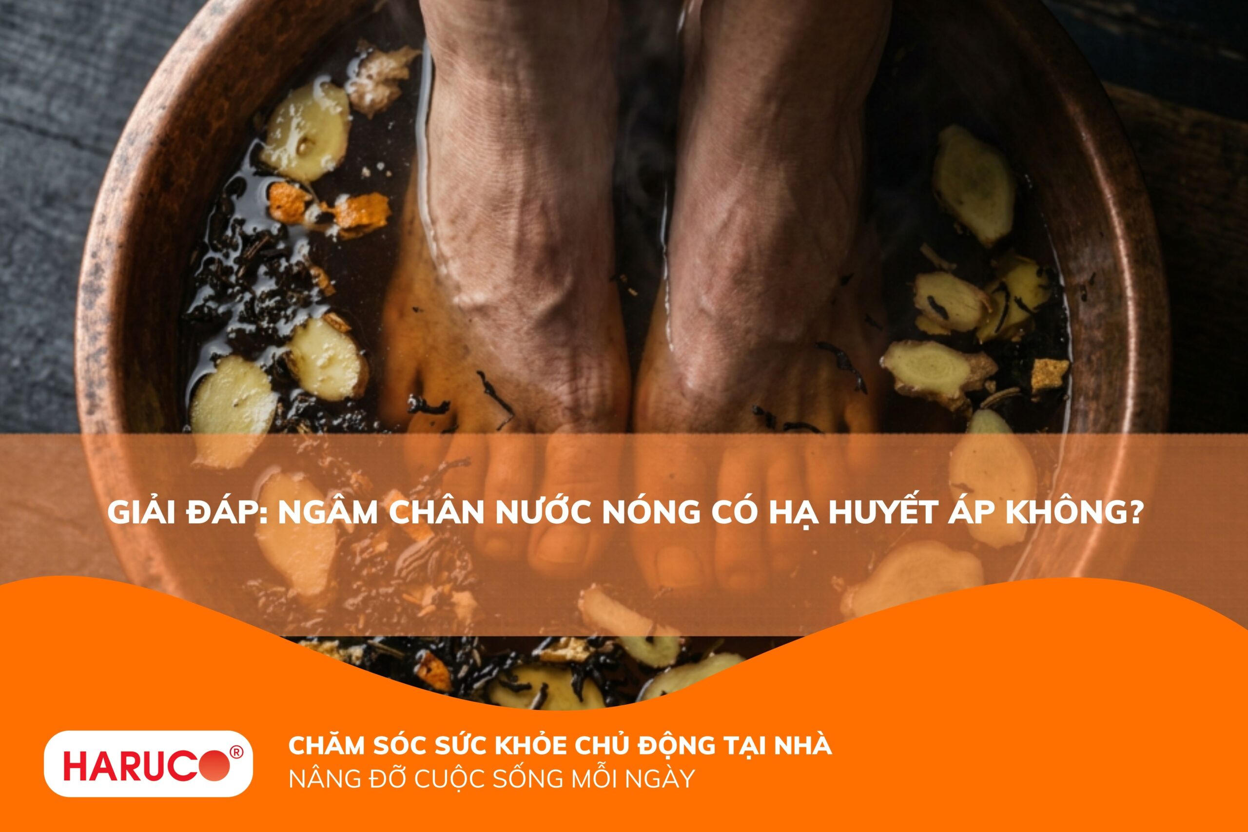 Ngâm chân nước nóng có hạ huyết áp không? Giải đáp từ chuyên gia