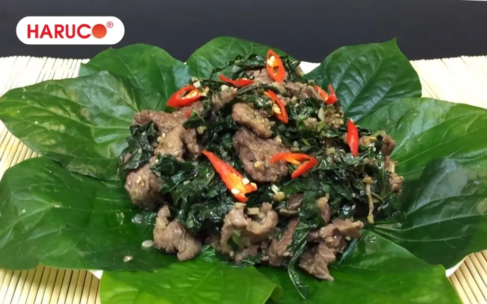 Thịt bò xào lá lốt là món ăn bổ sung sắt tuyệt vời