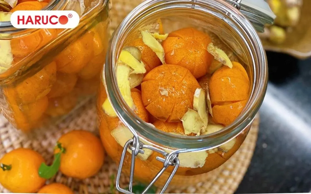 Người đang bị ho, viêm họng do thay đổi thời tiết nên uống nước quất mật ong