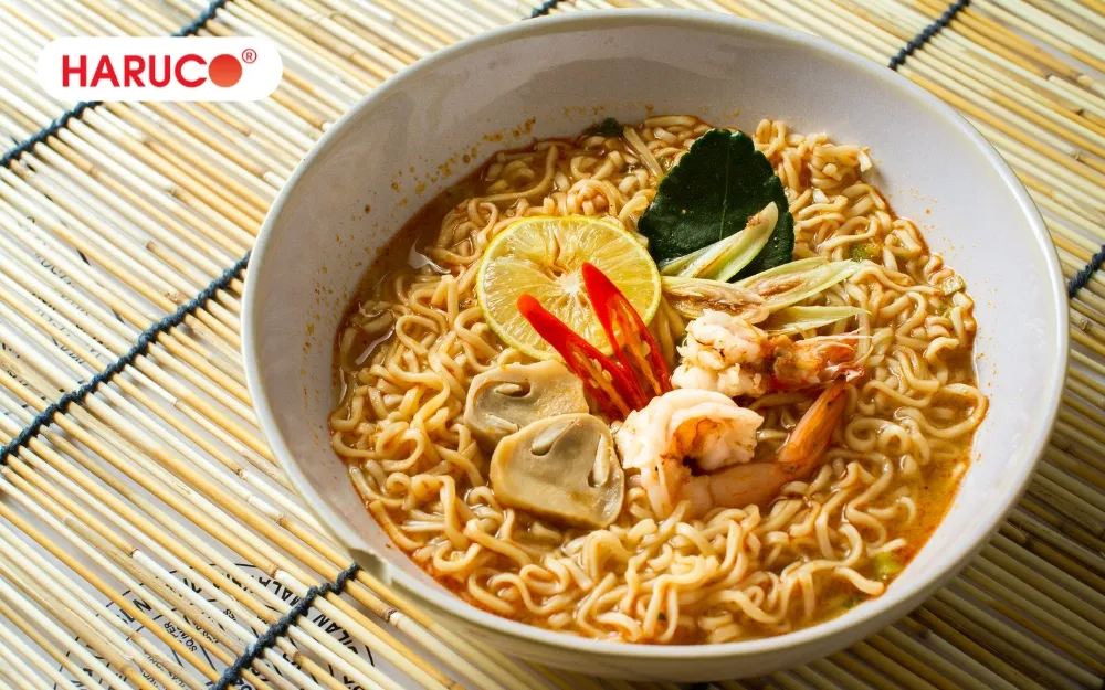 Kết hợp mì tôm với tôm, nấm để tăng cường chất dinh dưỡng