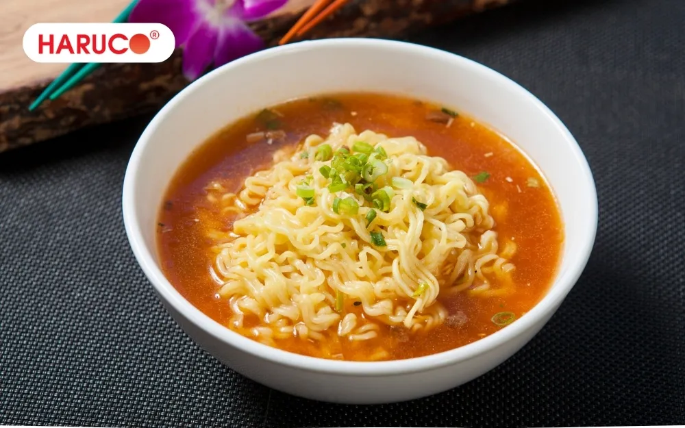 Thường xuyên ăn mì tôm có thể gây rối loạn thị lực và đau đầu