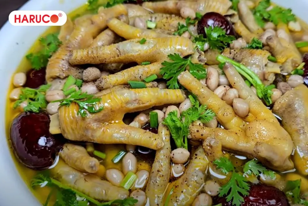 Chân gà hầm lạc có tác dụng gì?