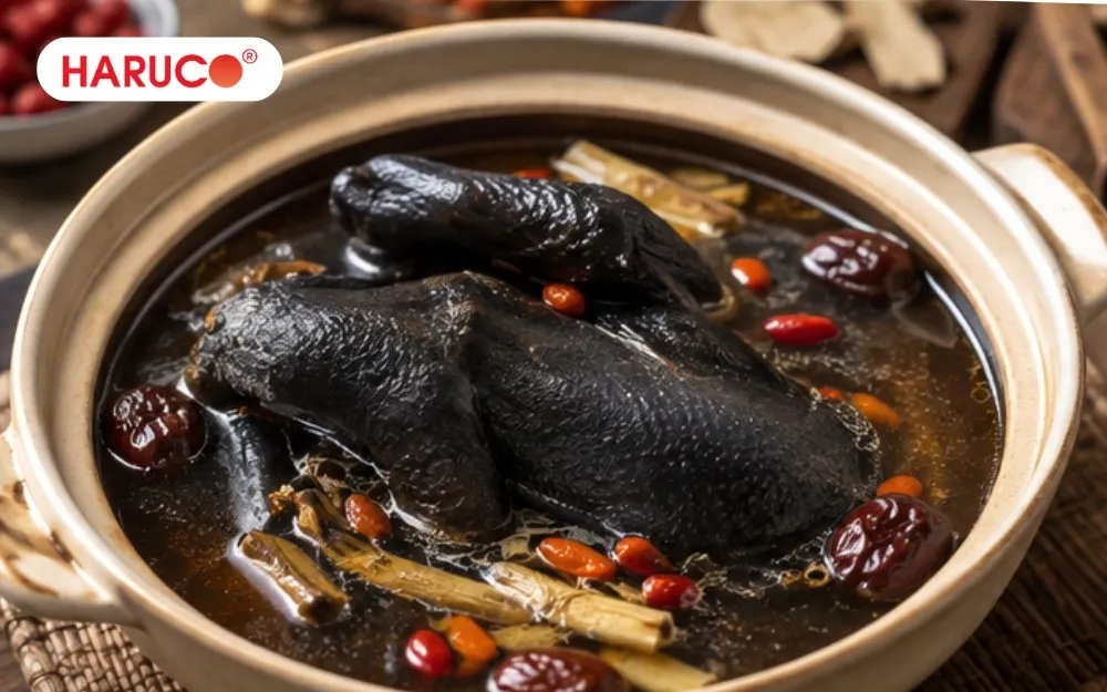 Gà ác tiềm thuốc bắc có tác dụng hỗ trợ cải thiện tình trạng thiếu máu